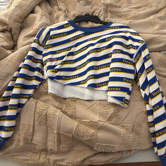 Forever 21 Tops - Forever 21 Blue and Yellow Graphic Crop Top